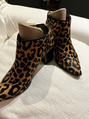 Bota marca prune pelinho Onça chick ótimas ocasiões