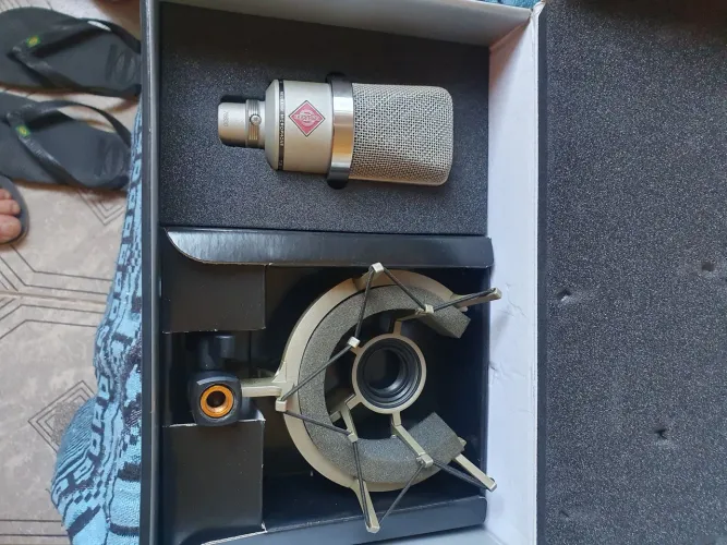 Microfone Studio Newman tem 102 