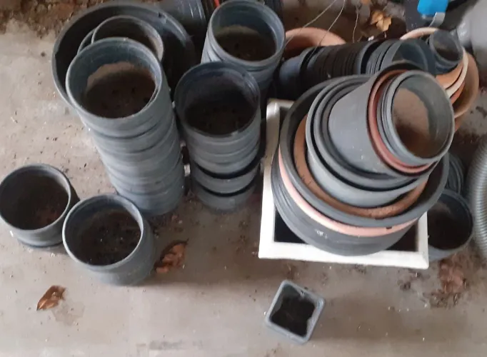 Vasos e sacos de terra