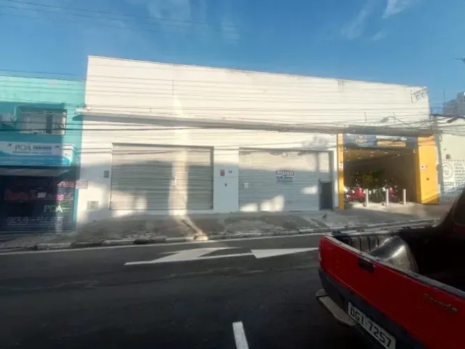 Salão comercial para locação no centro de Poá