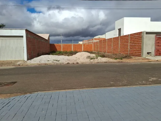 38- * lote urbano perto supermercado Cordeiro Taiobeiras-MG