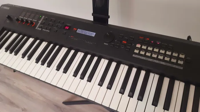Teclado Sintetizador Yamaha MX61 Versao 2 + Tripé + Cabo. (Semi-novo) Somente venda.
