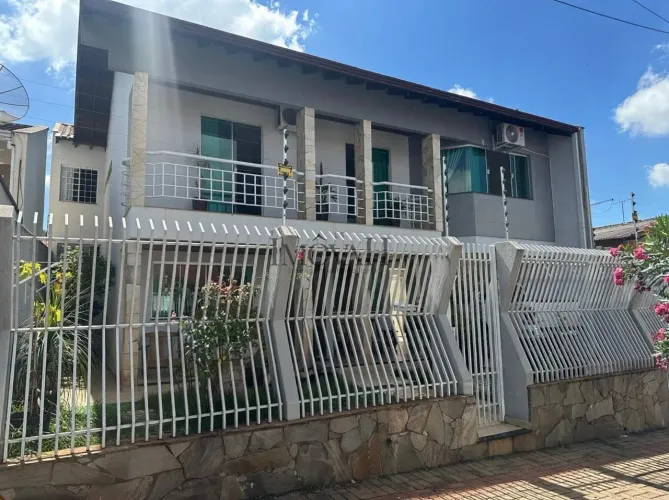 Casa à venda com Piscina Aquecida, 4 Quartos e Área Gourmet Próx. ao Parque Zezão