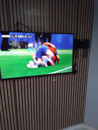 Vende se tv 50 polegadas. Nao é smart