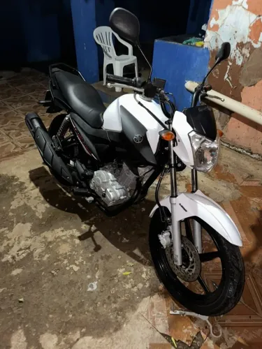 Moto e zera pego carro no rolo