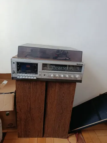Toca discos Gradiente com toca fitas e rádio