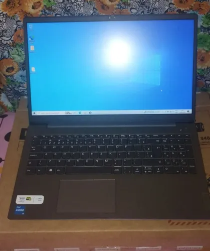 Notebook Lenovo IdeaPad i3 | Intel i3 / SSD 256GB / Tela 15.6" Full HD / Windows 11