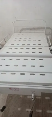 Cama hospitalar sem colchão