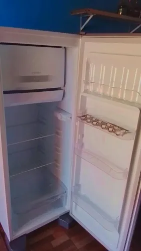 Vendo Geladeira Semi Nova