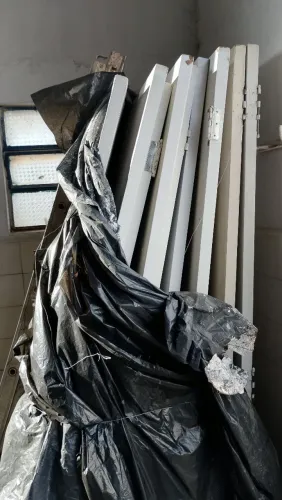 vendo 8 portas completas os portais são madeira de ipê todas com tranças cada uma por 350