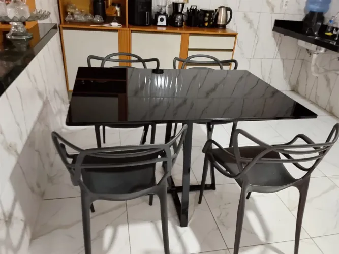 Mesa de jantar vidro ( não acompanha cadeiras)