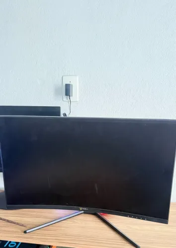 Monitor Gamer Curvo 27? Husky e Monitor normal 24?