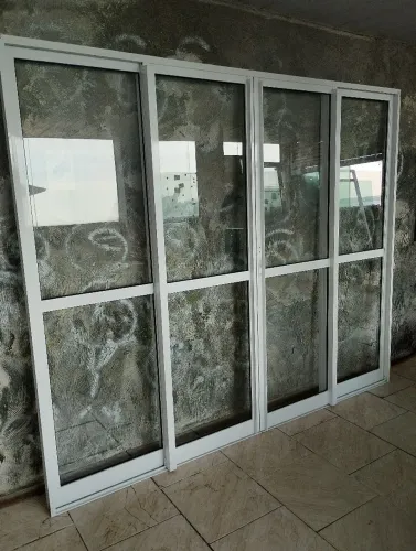 Porta vidro alumínio tamanho 2.72 largura por 2.27 altura