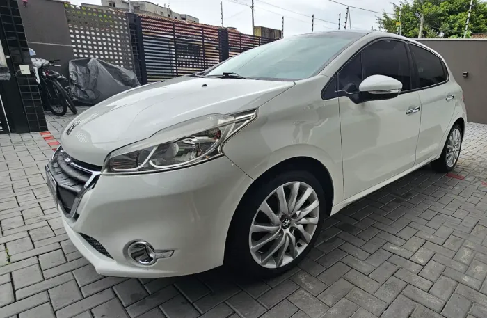 Peugeot 208 Allure 1.5 Flex 8V 5P 2014