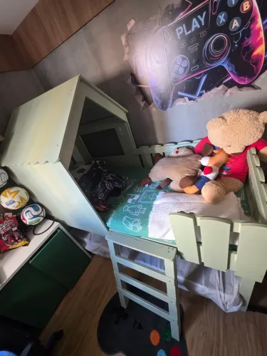Vendo bicama estilo casinha em perfeito estado.