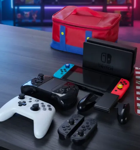 Nintendo Switch + 3 controles extras