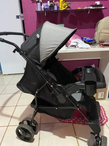 Vende se carrinho de bebê