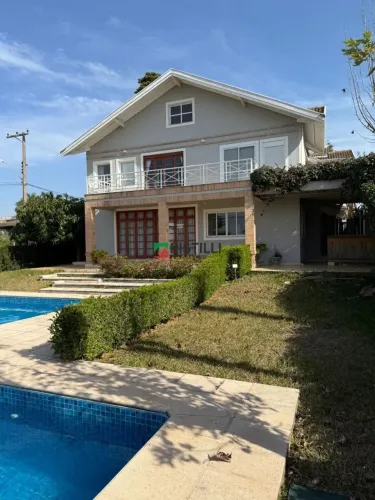 Sobrado para venda ou aluguel com 353 m² e 3 quartos no Residencial Portal do Lago em Enge