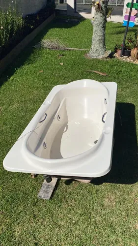 Banheira de Hidromassagem novissima!!