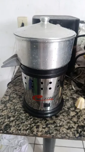 Vendo espremedor de frutas profissional em ótimo estado.