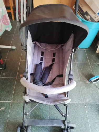 Vendo carrinho de bebê usado