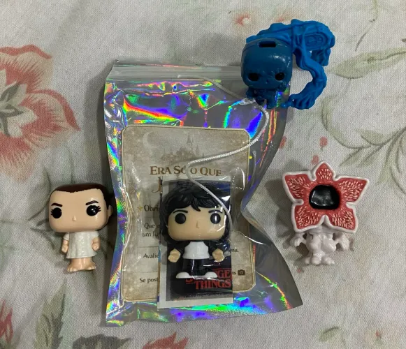 Kinder Joy Stranger Things (Mike, Vecna, Eleven e Demogorgon branco)