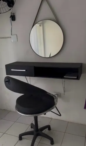 Bancada para salão de beleza fixada na parede