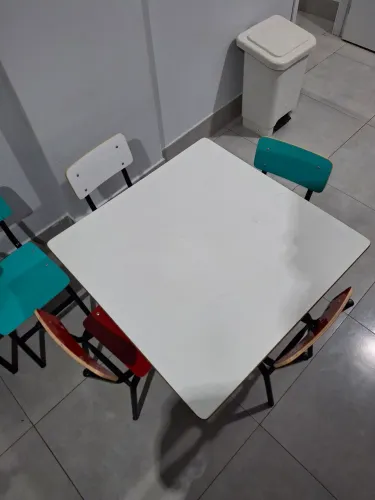 3 MESAS PARA CRIANÇAS COM 4 CADEIRAS CADA