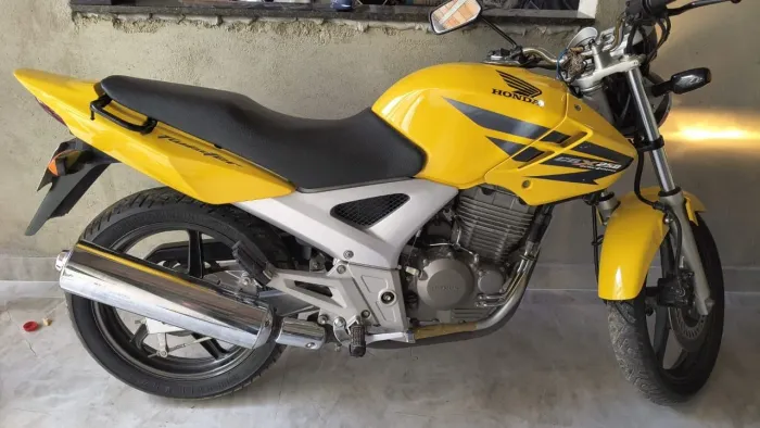 Vendo moto, único dono 19,990