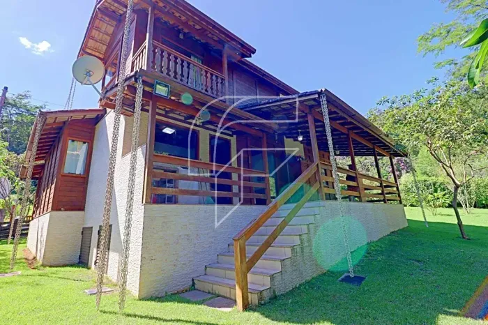 Casa Duplex com 3 quartos, 1.300 m², condomínio fechado Buenos Aires Country, no meio a Ma