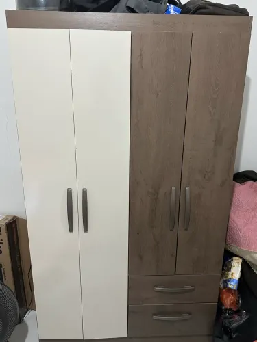 Guarda roupa em ótimo estado