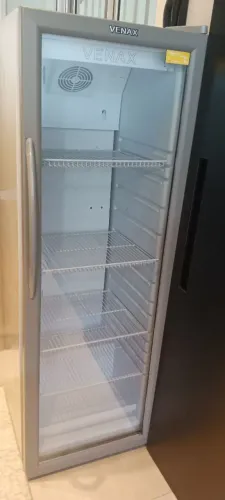 Refrigerador Expositor Vertical para Bebidas Venax 200L 127V