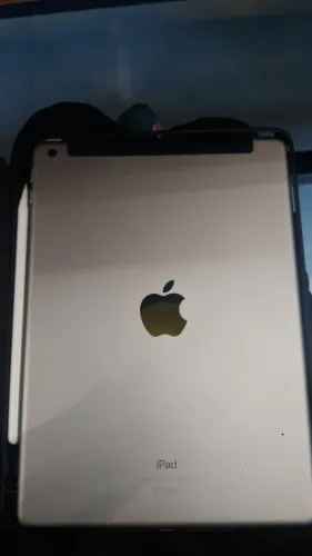 IPad 5 128gb +caneta +capa p/tela