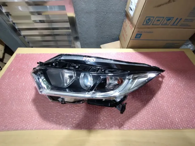 Farol direito LED hr-v 2018 2021 original usado com pequena restauração CD 387