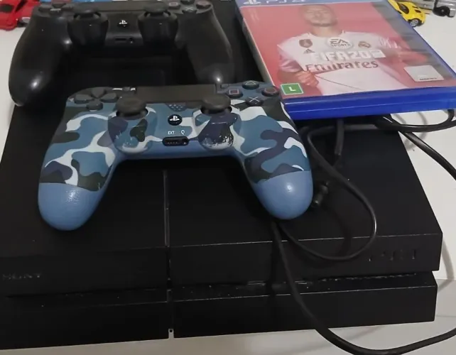 Vendo ps4 em ótimo estado de conservação, todos os cabos e 1 controle acompha 1 Fifa 20