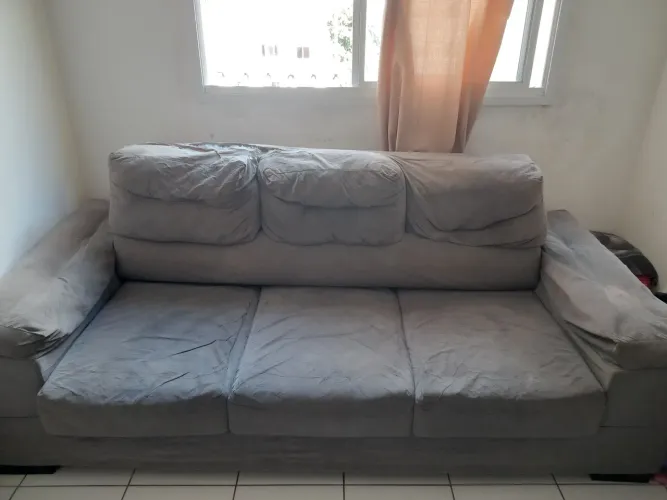 Sofá Retrátil Funcionando Perfeitamente 3 Lugares Suede Cinza Com Avaria Na Parte Superior