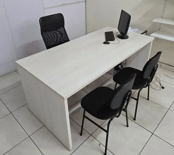 Mesa de Escritório 180cm Com 1 Caixa de saída para cabos - 74AX180LX80P