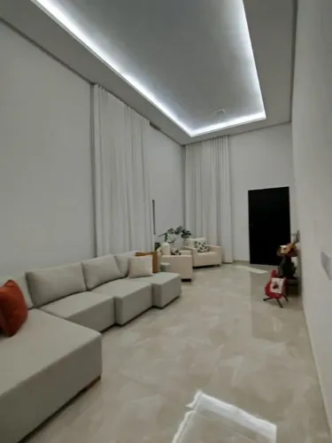 Casa em Condomínio com 3 Quarto(s) e 1 banheiro(s) para Alugar, 180 m² por R$ 8333 / Mês