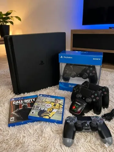 PlayStation 4 Slim com 4 Controles, Base de Carregamento e Jogos