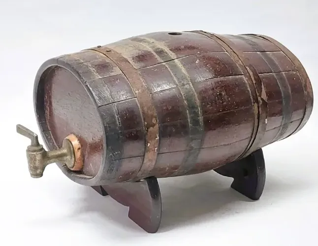 Barril decorativo madeira nobre com torneira cintas em metal década 70 não testado*