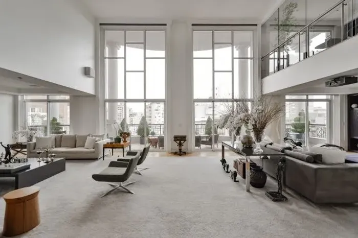 650 m², 4 suítes, 6 vagas  Apartamento duplex com pé-direito duplo e vista livre no Jardim
