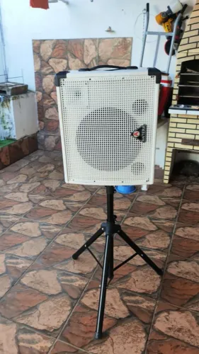 vendo duas caixas ativas ANTERA e uma passiva todas brancas e semi novas,acompanha beck