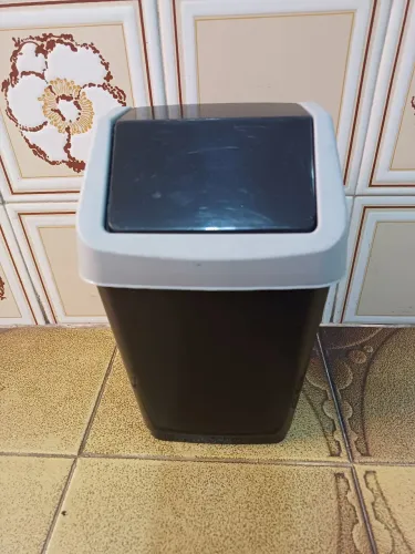 Lixeira para cozinha ou banheiro de 1 litro