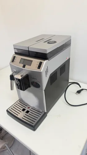 Cafeteira Saeco Lírica