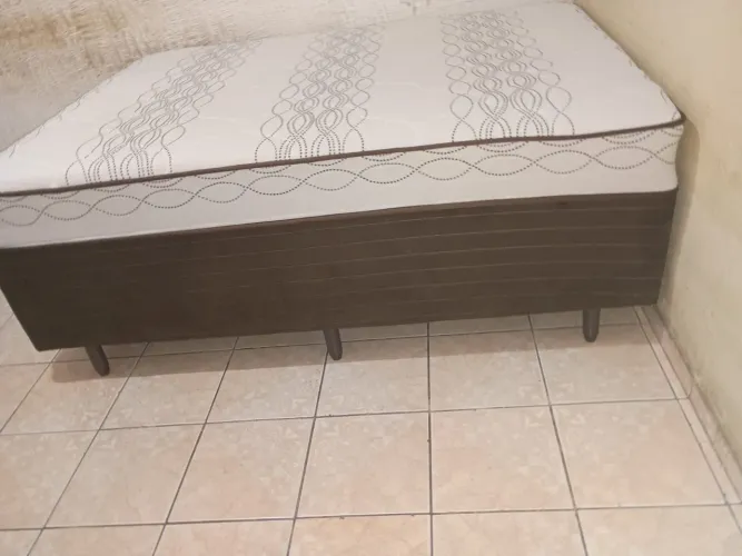 CAMA DE CASAL SEMINOVA IMPECÁVEL