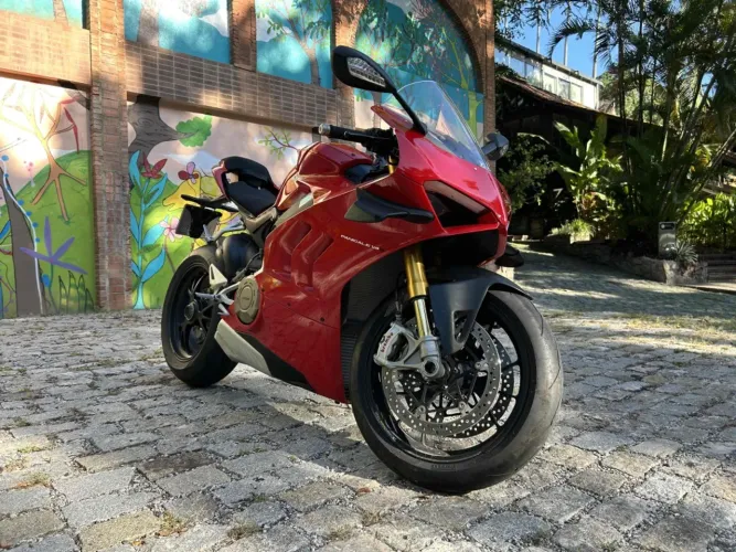 Ducati Panigale v4 s 2021