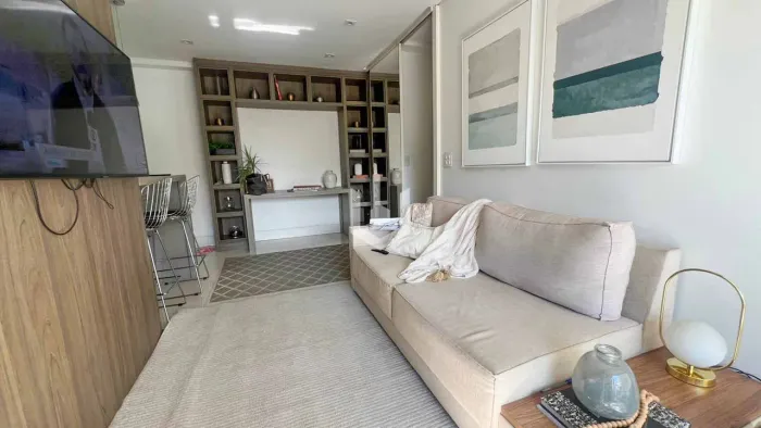 Apartamento à Venda em Santo Amaro com 77m², 2 Quartos (1 Suíte) e Varanda com Churrasquei