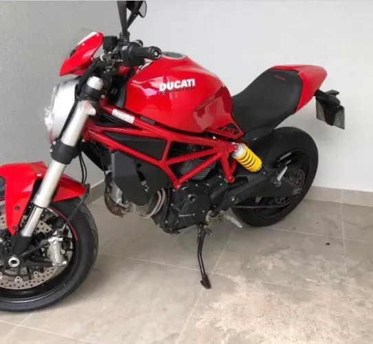 Ducati Monster 797, Vermelha, 02 peneus novos, pronta para rodar! - R$ 42.300
