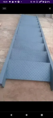 Escada de ferro semi nova 4.00 x 070 temos carreto 