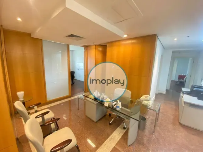 Sala Comercial Mobiliada com layout pronto, localizado ao lado da estação Berrini.